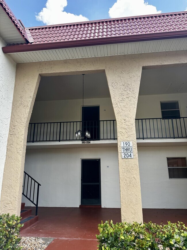 Building Photo - 200 Lake Dora Dr
