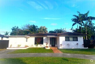 Building Photo - 10825 Peachtree Dr