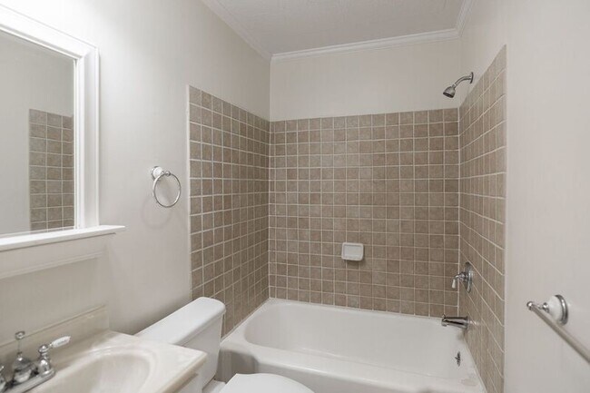 Foto del edificio - 1242 Hull Rd