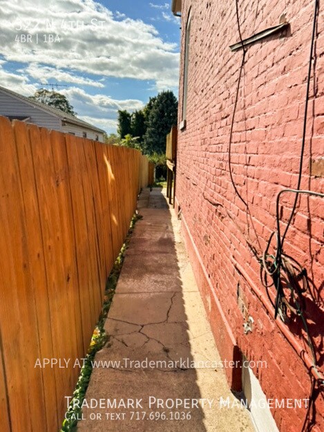 Building Photo - Nice Duplex for Rent
