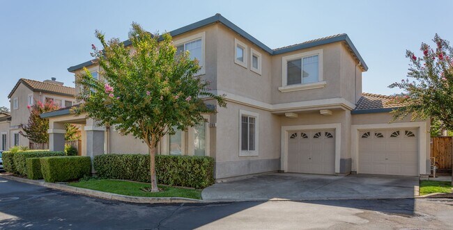 Building Photo - Price Drop! 2-story home, 4 bed, 2.5 bath,...