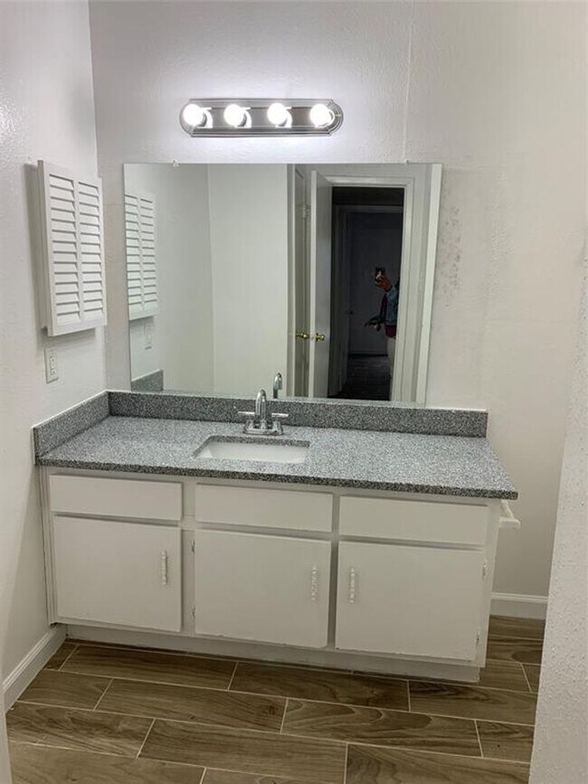 Foto del edificio - 2 BR 2 BA Condo - Downstairs