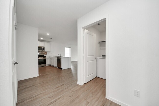 Foto del edificio - 1607 Red Oak Dr