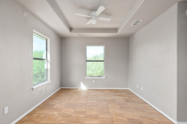 Foto del edificio - 2416 E Rogers Rd