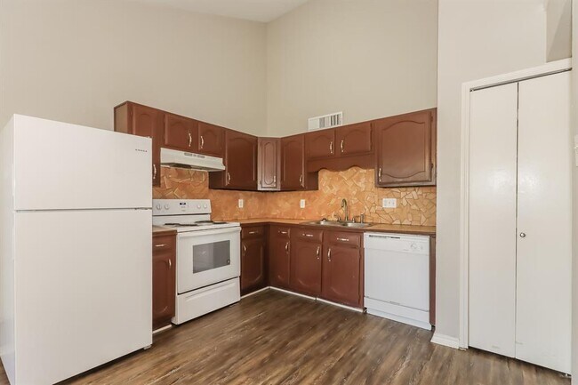 Building Photo - 16914 Kilwinning Dr