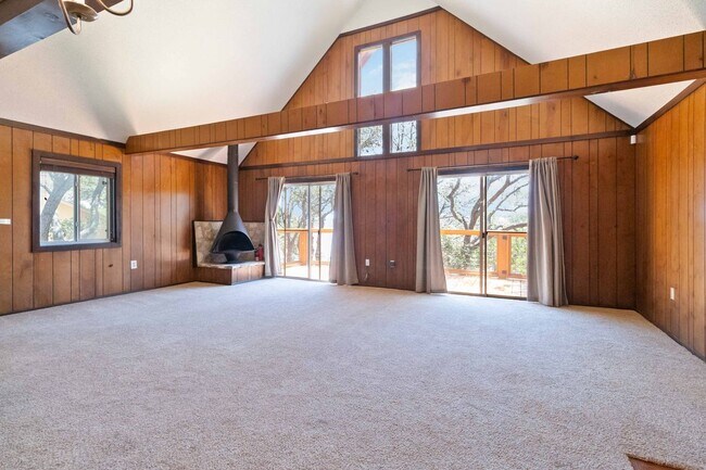 Foto del edificio - 2676 Woodcrest Dr