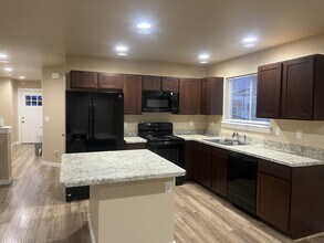 Building Photo - 4022 Sunstone St