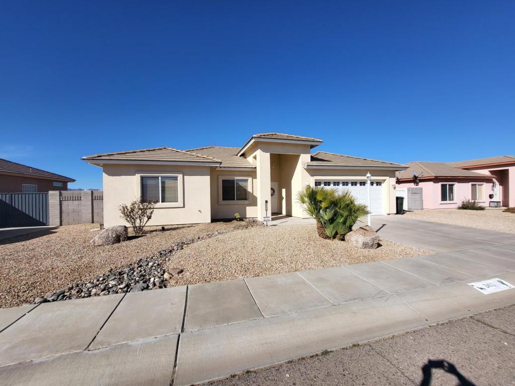 2433 Graystone Dr House Rental in Kingman, AZ