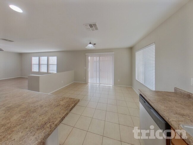 Foto del edificio - 39989 W Catherine Dr