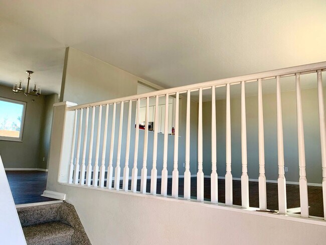 Foto del edificio - Spacious 4 bed 2 bath AMAZING Pikes Peak V...