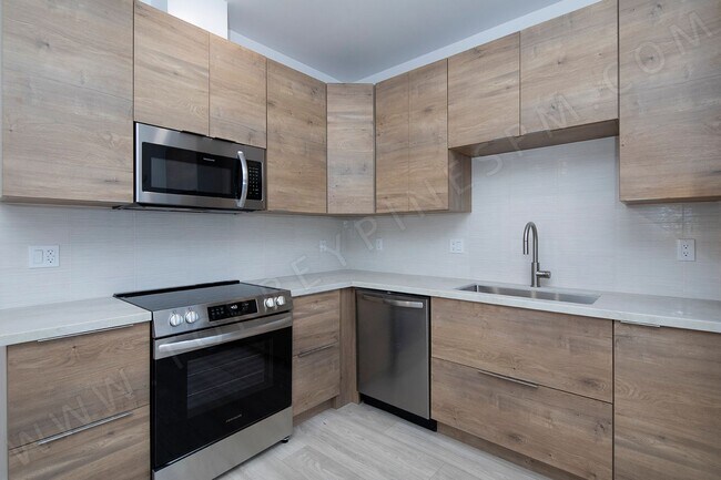 Foto del edificio - *OPEN HOUSE: 5/24 10:00AM-12:30PM* NEW 2 B...