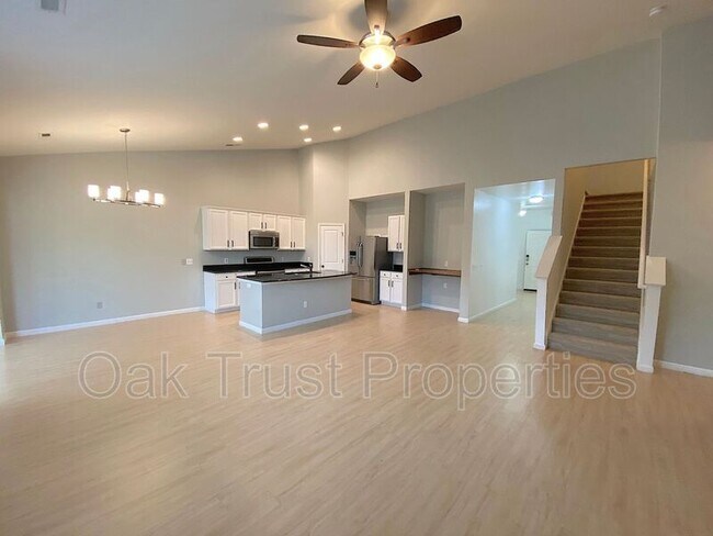 Foto del edificio - 513 Flycatcher Dr