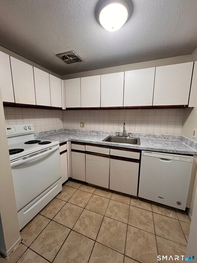 Foto del edificio - 131 Burgundy Hill Ln