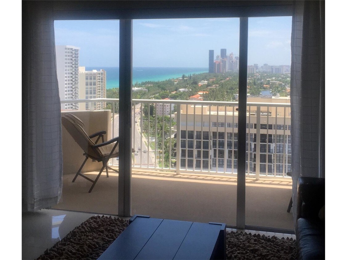 Foto principal - 1985 S Ocean Dr