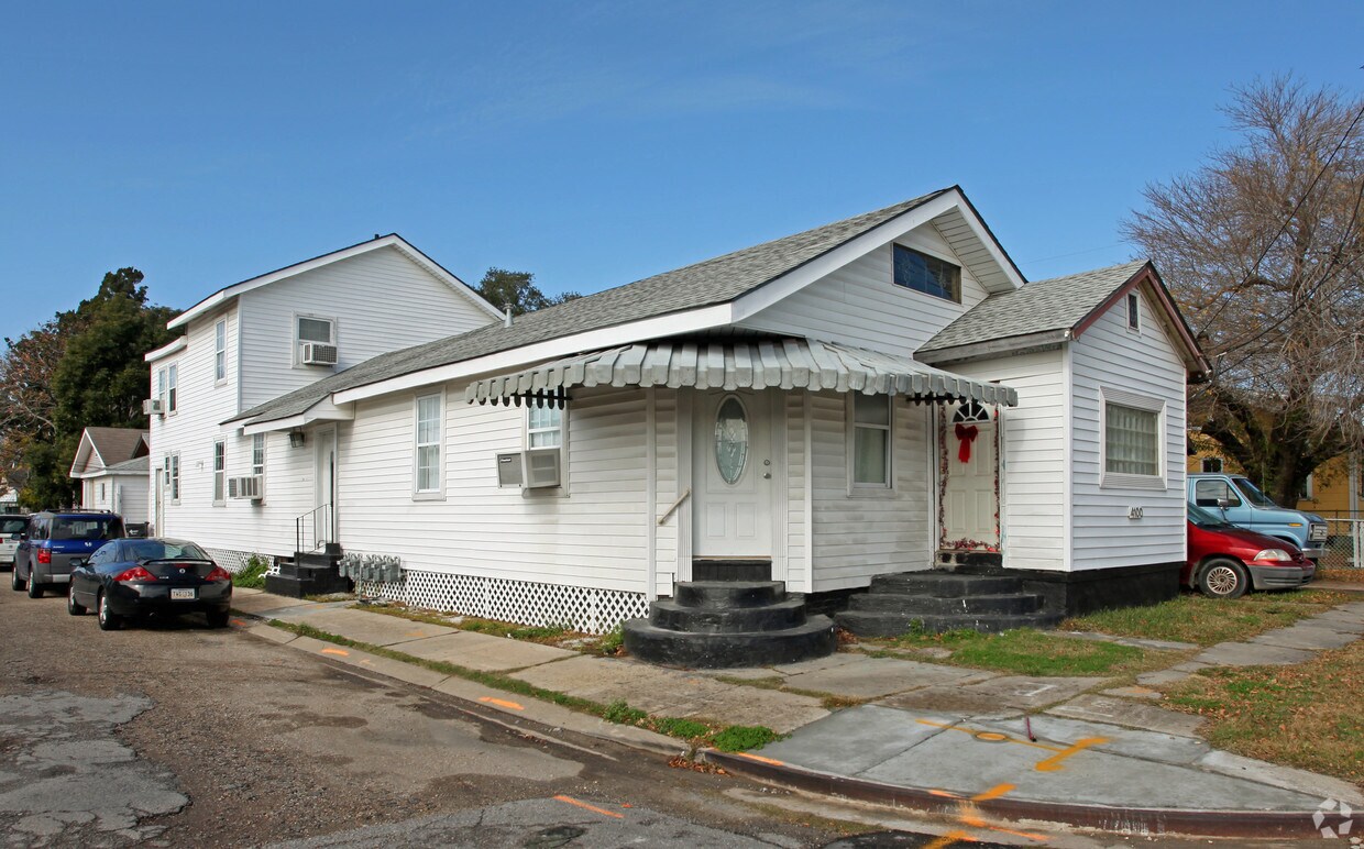 Primary Photo - 4100 Iroquois St