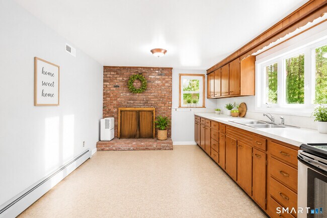 Building Photo - 677 Woodtick Rd