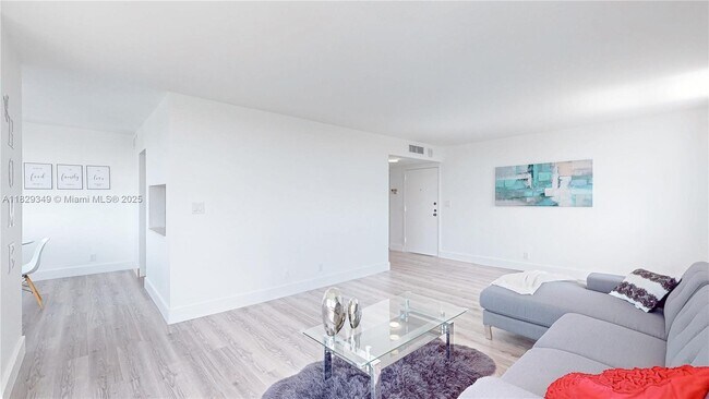 Foto del edificio - 16570 NE 26th Ave