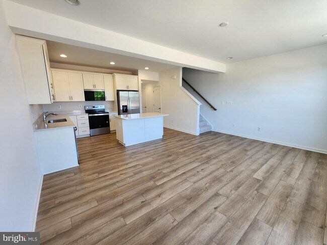 Building Photo - 457 Hillsdale Pl