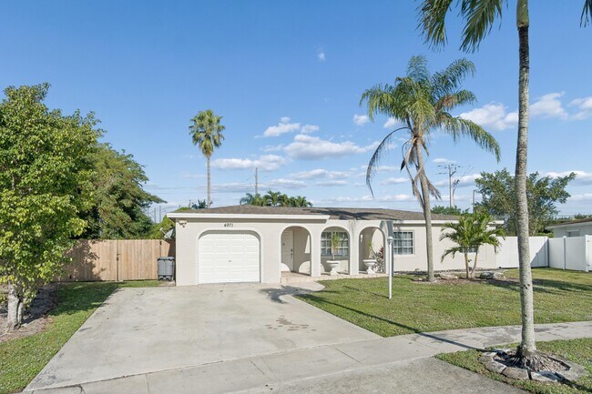 Foto del edificio - 4971 Ataman St