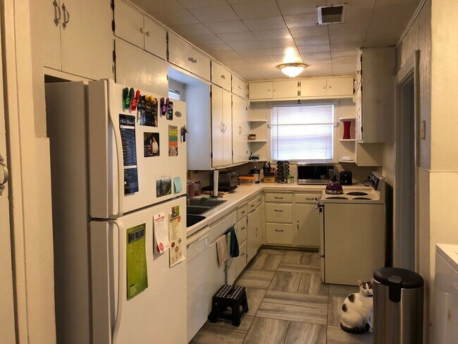 Building Photo - Charming 2-bedroom, 1-bathroom home