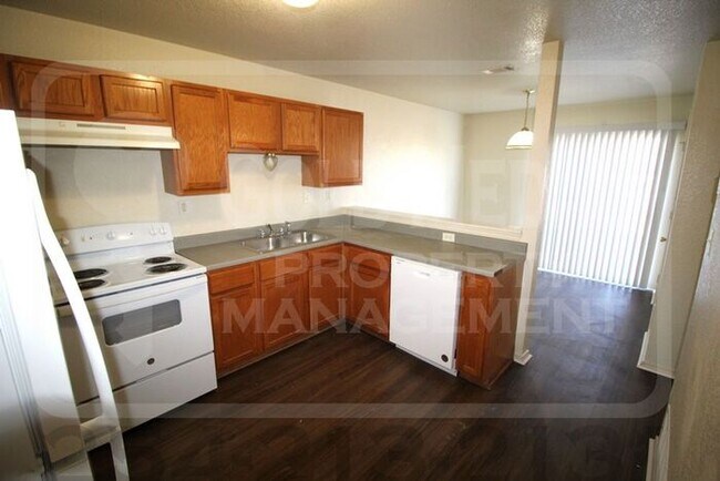 Building Photo - 2807 Leroy Cir