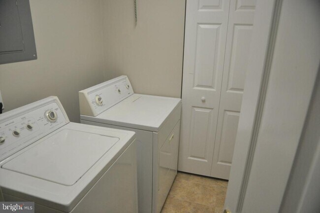 Building Photo - 226 Valley Stream Ln