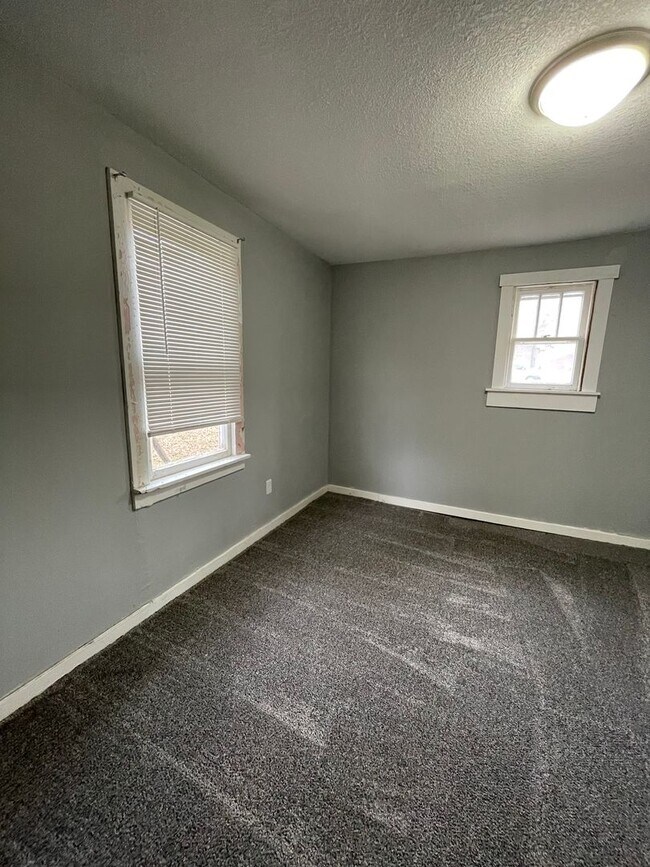 Foto del edificio - 215 E Copley Ave