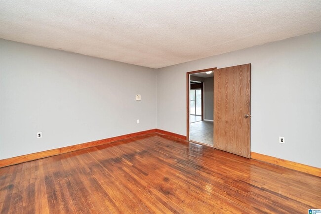 Building Photo - 305 Rose Hill Rd