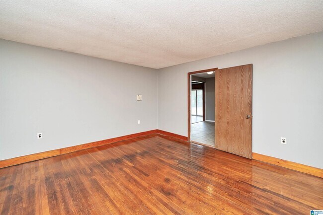 Foto del edificio - 305 Rose Hill Rd