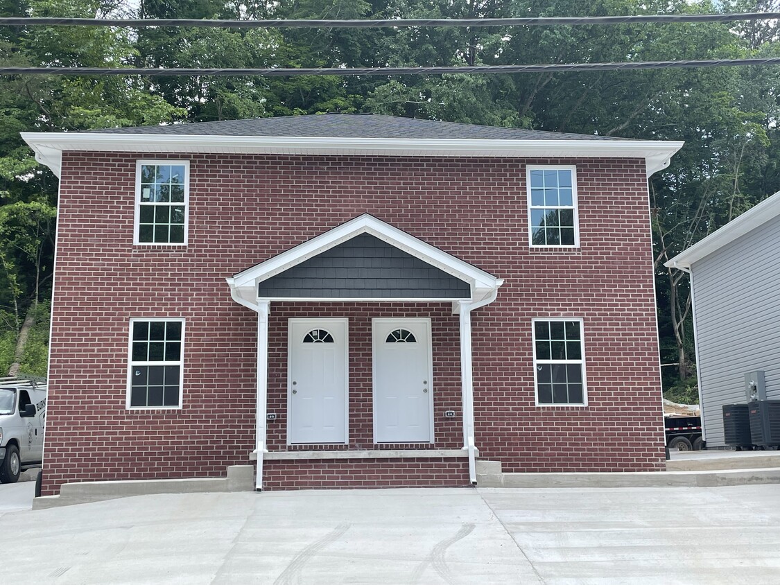 Foto principal - 1015 W 5th St