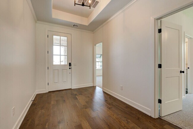 Foto del edificio - Available now in Yukon!