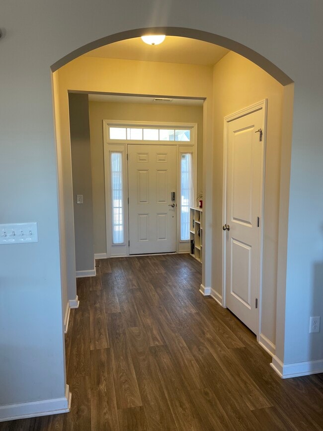 Building Photo - 108 Jersey Ln