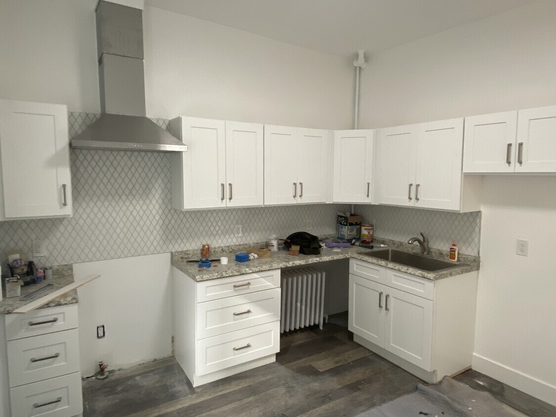 Newly Renovat - 140 Hamilton Ave
