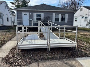 Building Photo - 925 Stanley Ave