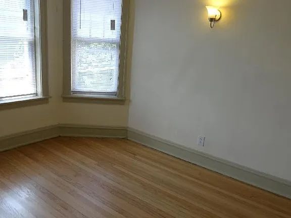 Foto del edificio - 121 Elmwood Ave