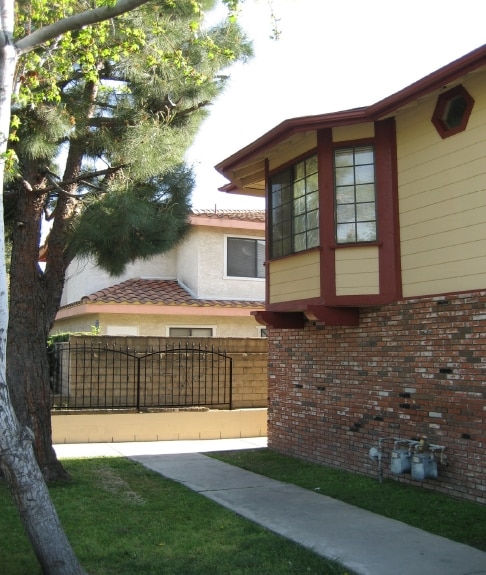 Building Photo - 3833 Bresee Ave