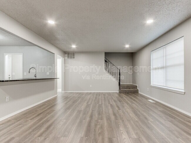 Foto del edificio - 8508 Candlewood Dr