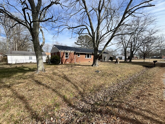 Building Photo - 600 Glendale Pl