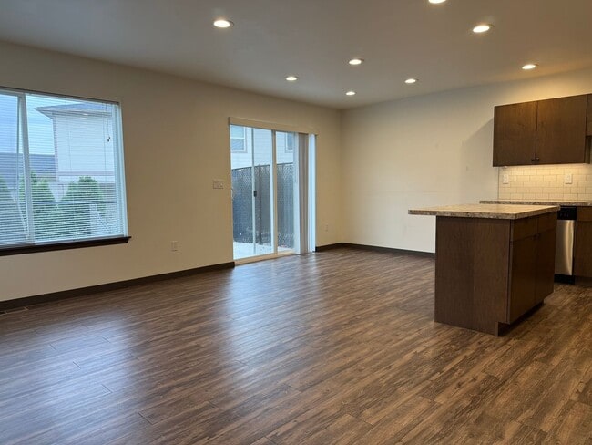Building Photo - 209 N 76th Ave