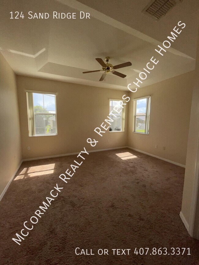 Foto del edificio - 124 Sand Ridge Dr