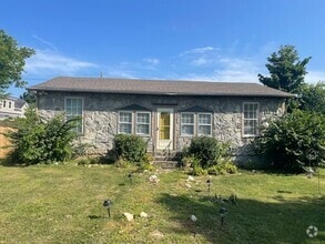 Building Photo - 1009 Nutwood St
