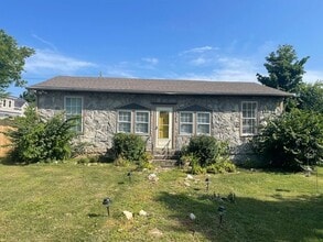 Building Photo - 1009 Nutwood St