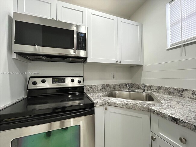 Foto del edificio - 6950 NW 8th Ave