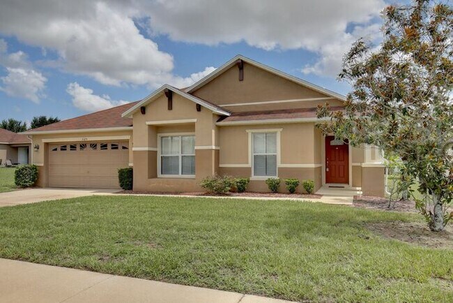 Foto del edificio - Beautiful 3/2 Spacious Home with a Bonus Room and a Large Fenced Backyard in Southern Fields - Cl...