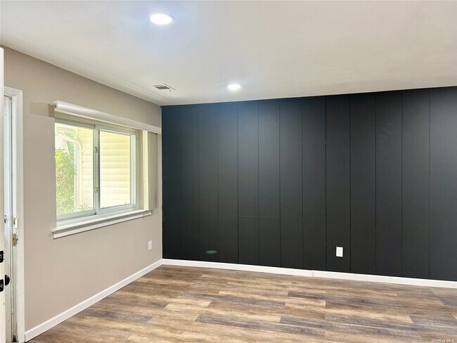 Building Photo - 136 Storm Dr