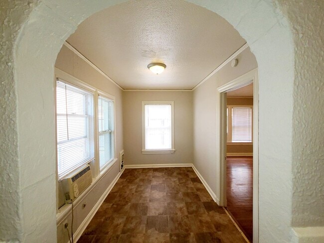 Building Photo - 5707 Ross Ave
