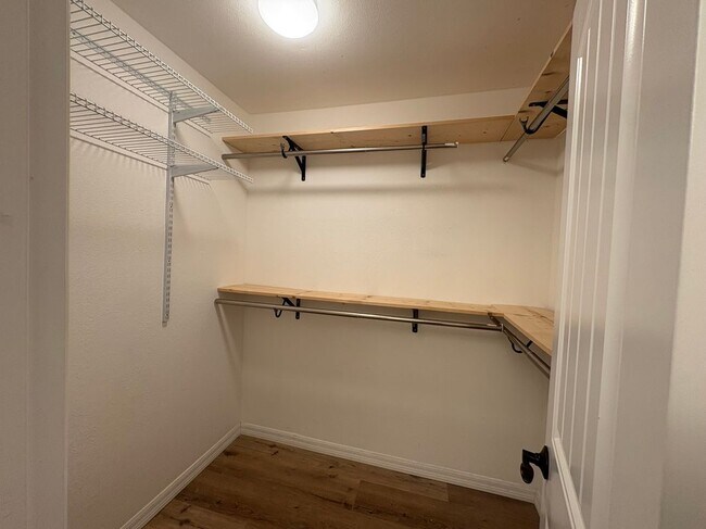 Foto del edificio - 14440 Harvey Ln