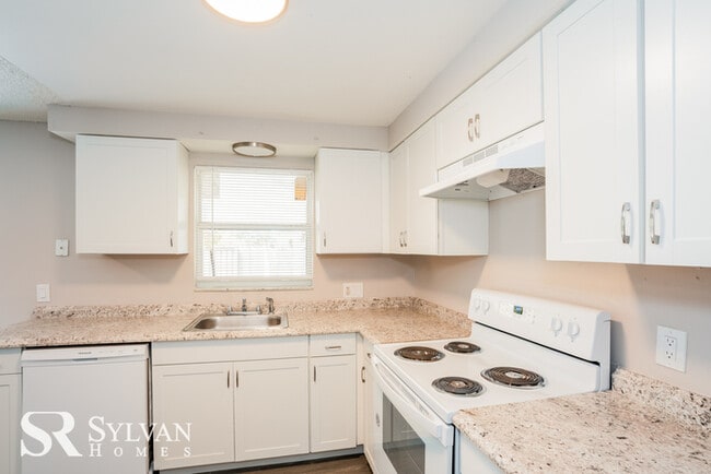 Building Photo - Charming 3BR 2BA ranch home