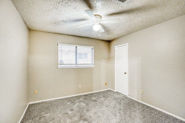 Building Photo - 8403 Quail Burg Ln