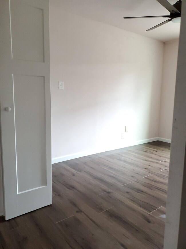 Foto del edificio - 1086 Clinton Rd